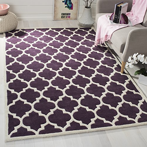 SAFAVIEH Zeitgenössische Teppich für Wohnzimmer, Esszimmer, Schlafzimmer - Chatham Collection, Kurzer Flor, Lila und Elfenbein, 152 X 244 cm