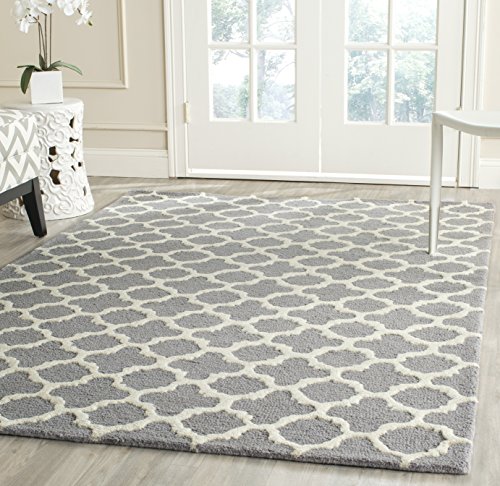 SAFAVIEH Geometrisch Teppich für Wohnzimmer, Esszimmer, Schlafzimmer - Cambridge Collection, Kurzer Flor, Silber und Elfenbein, 152 X 244 cm