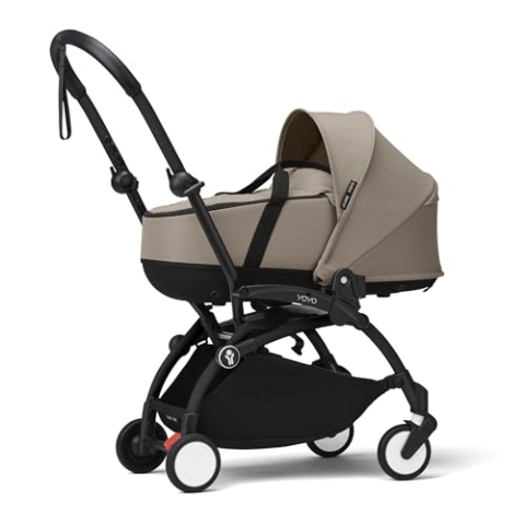Stokke YOYO3 Kinderwagen mit Liegewanne (Taupe) - Inklusive Rahmen (Black), Liegewanne, Doppelmatratze, Fußbezug, gepolstertem Schultergurt und schützender Aufbewahrungstasche