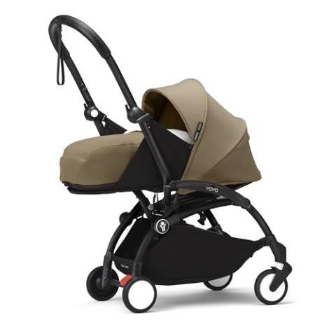 Stokke YOYO3 Gestell (Schwarz) mit 0+ Neugeborenen Set (Toffee) - Inklusive Matratze, Fünfpunktgurt, ausziehbarem Verdeck, gepolsterte Schultergurte & schützende Aufbewahrungstasche