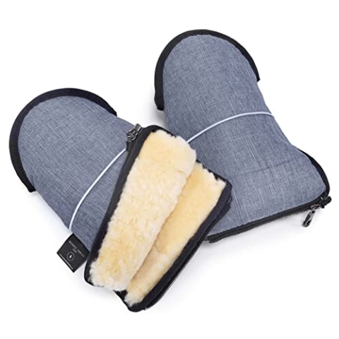 Lammfell Handwärmer von WERNER CHRIST BABY – GLOVY Handschuhe sind der ideale Kinderwagen-Muff aus medizinischem Fell, warmer universaler und wasserabweisender Handmuff, in blu (hellblau)