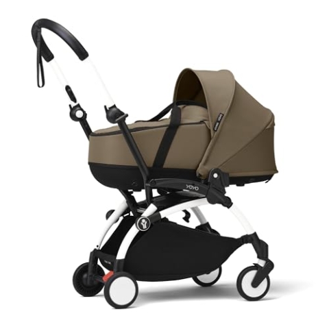 Stokke YOYO3 Kinderwagen mit Liegewanne (Toffee) - Inklusive Rahmen (White), Liegewanne, Doppelmatratze, Fußbezug, gepolstertem Schultergurt und schützender Aufbewahrungstasche
