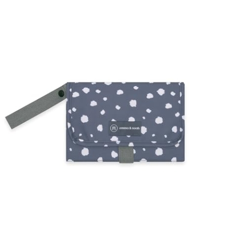 emma & noah Wickelunterlage für Unterwegs, 82x52 cm (gefaltet 25x18 cm), Abwaschbar, Wickeltasche mit Windeltasche für den Kinderwagen, Organizer für Windeln und Feuchttücher (Punkte Blau)