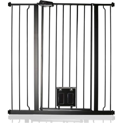 Bettacare Haustiergitter mit Verriegelbarer Katzenklappe, 94.3cm - 101.9cm, Schwarz, 104cm in der Höhe, Extra Hohes Haustier Sicherheitsgitter mit Katzenklappe, Einfache Installation