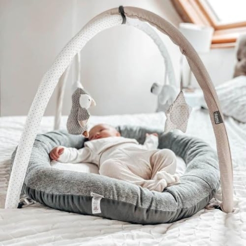 Nuby - Little Penguin interaktive Spielmatte Pinguin - Babygym mit weich, gefütterten Seiten - Mit interaktiven Figuren für Babys und Kleinkinder – Grau - 0+ Monate