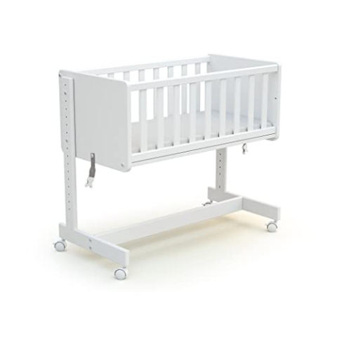 AT4 – Weige Babybett Beistellbett Holz mit Matratze und rollen CONFORT Weiß 40 x 80 cm| 86 x 58,5 x 80 cm | Kinderbett mit Matratze inklusive 40x80x5cm | 4 multidirektionale Räder | Leicht zu bewegen