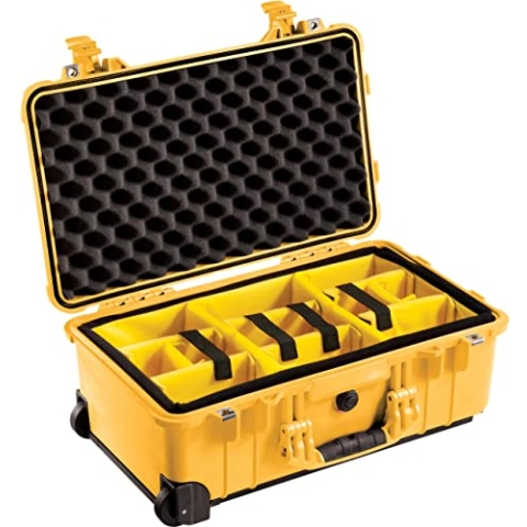 PELI 1510 Robuster Industriekoffer mit Teleskopgriff und Kugelgelagerten Laufrollen, IP67 Wasserdicht, 27L Volumen, Mit Schaumeinlage (anpassbar), Gelb