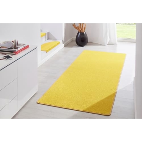 Hanse Home Indoor Teppich Fancy – Wohnzimmerteppich einfarbig Modern Velours Teppich für Esszimmer, Wohnzimmer, Kinderzimmer, Flur, Schlafzimmer, Küche – Gelb, 80x300cm