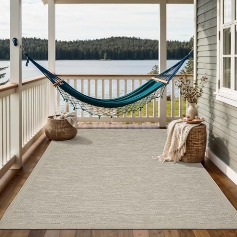 the carpet Calgary - robuster Teppich, Flachgewebe, modernes Design, ideal für Wohnzimmer, Esszimmer und Außenbereich, In- und Outdoor, Vintage-Optik, Boho-Style, Beige-Grau, 140 x 200 cm