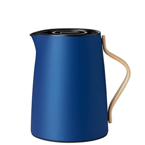Stelton Tee-Isolierkanne Emma - Isolierte Kunststoff-Teekanne mit Deckel & Edelstahl-Thermoeinsatz - Modernes Design, cleverer, integrierter Infusionsfilter & Buchenholzgriff - 1 Liter, Dunkelblau