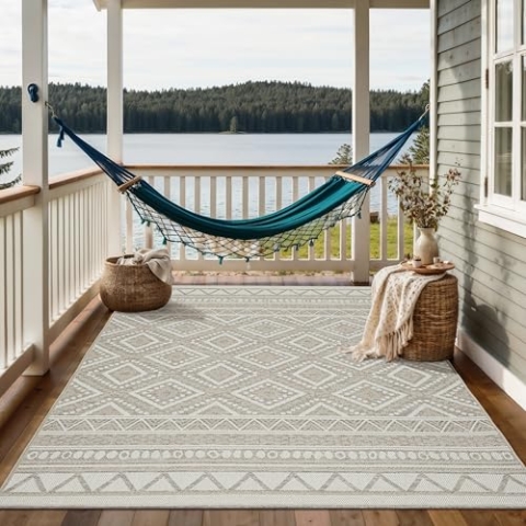 the carpet Calgary - robuster Outdoor Teppich, Flachgewebe, modernes Design, ideal für Küche und Esszimmer, Vintage-Optik, Boho-Style, auch für den Außenbereich, Beige, 140 x 200 cm