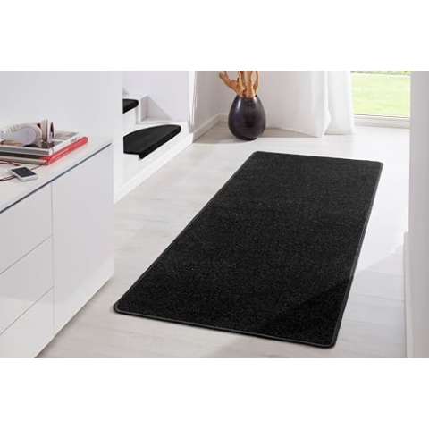 Hanse Home Indoor Teppich Fancy – Wohnzimmerteppich einfarbig Modern Velours Teppich für Esszimmer, Wohnzimmer, Kinderzimmer, Flur, Schlafzimmer, Küche – Schwarz, 80x300cm