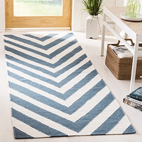 SAFAVIEH Zeitgenössische Teppich für Wohnzimmer, Esszimmer, Schlafzimmer - Dhurrie Collection, Kurzer Flor, Blau und Elfenbein, 76 X 244 cm