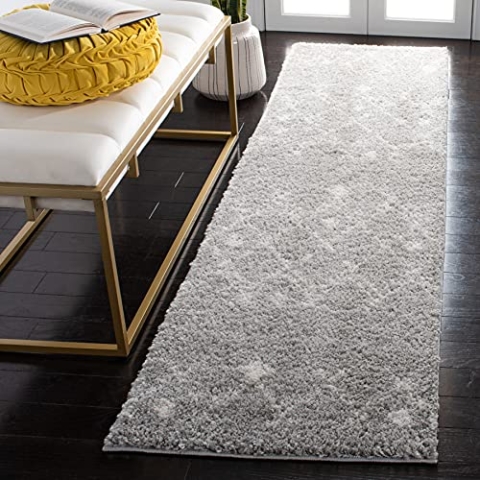 SAFAVIEH Zottelig Teppich für Wohnzimmer, Esszimmer, Schlafzimmer - Berber Shag Collection, Kurzer Flor, Hellgrau und Creme, 69 X 244 cm