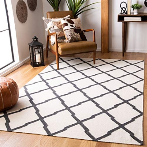 SAFAVIEH Zeitgenössische Teppich für Wohnzimmer, Esszimmer, Schlafzimmer - Dhurrie Collection, Kurzer Flor, Elfenbein und Kohle, 152 X 244 cm