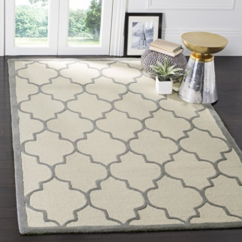 SAFAVIEH Geometrisch Teppich für Wohnzimmer, Esszimmer, Schlafzimmer - Cambridge Collection, Kurzer Flor, Elfenbein und Silber, 91 X 152 cm