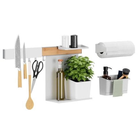 tesa Küchen-Organizer Kombi-Set XL - selbstklebende Küchenleiste, Kräutertopf, 2 Ablagen, Spül-Organizer, Messer- und Küchenrollenhalter, Hakenleiste inkl. 3 Haken - Montage ohne Bohren - Bambus/Weiß