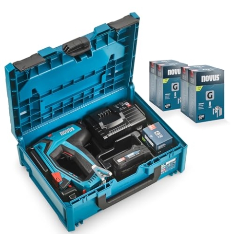 NOVUS TOOLS Akku Tacker J-551 Komplett-Set mit 25.000 Klammern │ metaBOX │ Für Flachdrahtklammern 6-14 mm und Nägel 16 mm │ Kompatibel mit 18V Li-Ion CAS Akku │ Elektrischer Profi-Tacker für Holz