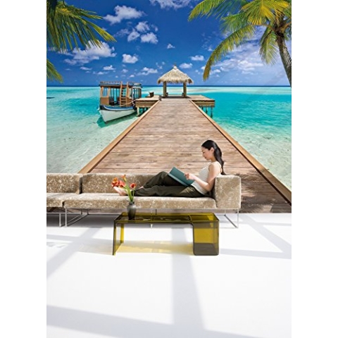 Komar Fototapete BEACH RESORT | 368 x 254 cm | Tapete, Wand, Dekoration, Wandbelag, Wandbild, Wanddeko, Sonnenschein, Meer, Urlaub, Steg, Boot, Palmen, Strand | 8-921