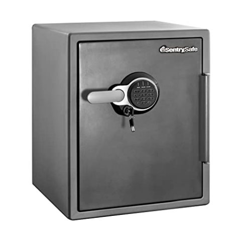 Sentry Safe Tresor Feuerfest und Wasserdicht mit Zahlencode, Dreifacher Schutz - Flug, Feuer und Flut, elektronische Kombination, 56.6L, 60.3 x 47.2 x 49.1 cm