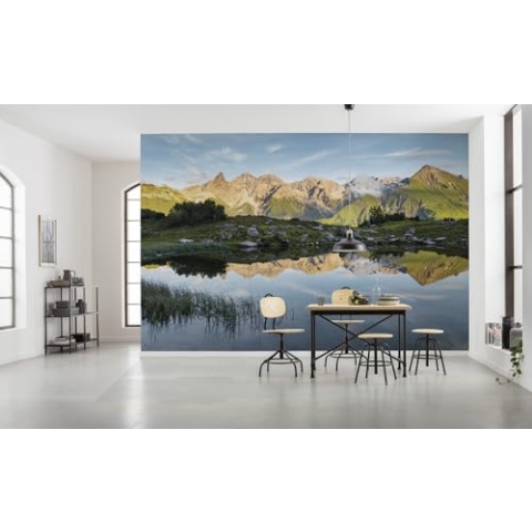 Komar Vlies Fototapete ALLGÄU SPIEGEL | Tapete, XXL, Dekoration, Natur, Landschaft, Schlafzimmer, Wohnzimmer, Büro, Flur | Größe 450 x 280 cm (Breite x Höhe) | SHX9-002