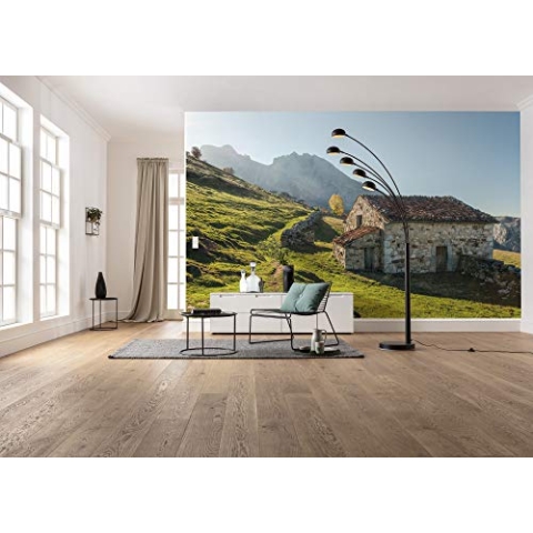 Komar Vlies Fototapete PICOS DE EUROPE ALM | Tapete, XXL, Dekoration, Natur, Landschaft, Schlafzimmer, Wohnzimmer, Büro, Flur | Größe 450 x 280 cm (Breite x Höhe) | SHX9-068