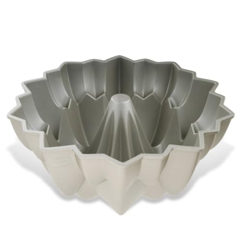 Dr. Oetker Gugelhupfform Ø 22 cm BACK KUNST, Backform für Gugelhupf, Bundform mit Antihaftbeschichtung für eindrucksvolle Kreationen, hochwertige Kuchenform (Farbe: Creme-Metallic), Menge: 1 Stück
