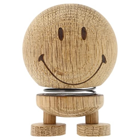 Hoptimist Smiley Wackelfigur & Glücksbringer aus Holz, Deko Skandinavisch, Wohnzimmer & Schreibtisch Deko, Büro Gadgets, Tolle Kleine Geschenke, 4,5 x 5,6 x 6,6 cm, Small, Raw Oak
