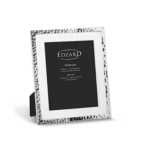EDZARD Bilderrahmen Fano für Foto 15 x 20 cm, Passepartout, edel versilbert, anlaufgeschützt, mit Samtrücken, inkl. 2 Aufhängern, Fotorahmen zum Stellen und Hängen
