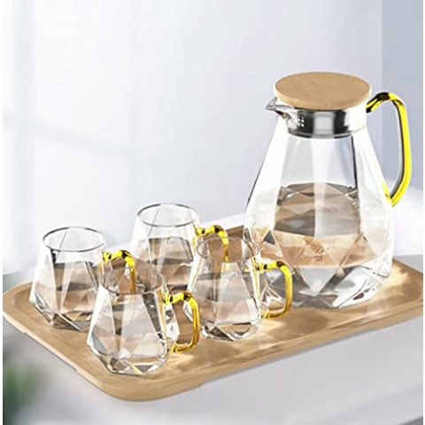 DUJUST Glaskaraffe mit Deckel 2 Liter, mit 4 Tassen, 1 Tablett, Wasserkaraffe im Modernen Diamant Design, Dekoration für das Wohnzimmer, Wasserkrug Hitzebeständig Glaskrug für Eistee/Milch/Kaffee