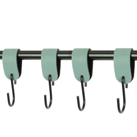 Handles and More - 4 x S Haken für Kleiderstangen - Blassgrün - Größe L - für max. Durchmesser 49mm - Kleiderhaken mit Lederschlaufe - Garderobenhaken aus echtem Leder - Fleischerhaken für Garderobe