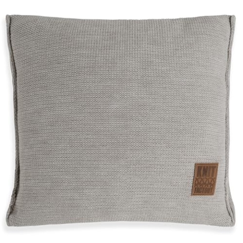 KNIT FACTORY - Uni Zierkissen - Quadratische Sofa Kissen - Iced Clay - Gestrickter Dekokissen - Couchkissen - 50x50 cm - Kissenbezug mit Füllung und Bezug