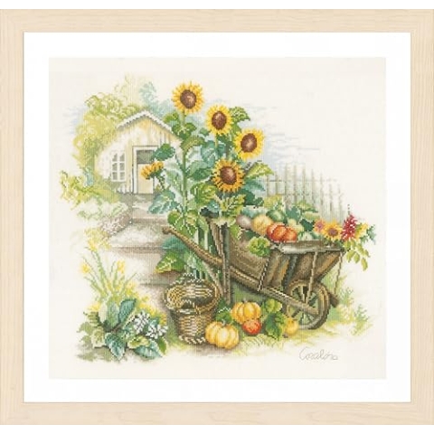 Lanarte Kreuzstich Stickpackungen Gezählter Kreuzstichbilder Set SCHUBKARRE UND SONNENBLUMEN Wanddekoration Handarbeit Set für Erwachsene 43 x 37 cm DIY Deko Bastelset Handwerker Kreative Geschenkset