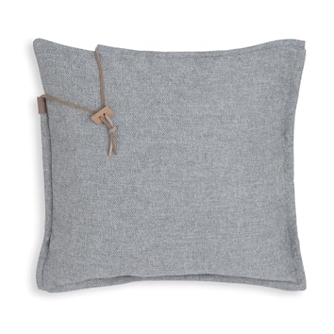 KNIT FACTORY - Imre Kissen - Modernes Dekokissen mit feinmaschigen Strickmotiv - Kissenhülle mit Kissenfüllung - Quadratische Sofakissen - 50x50 - Grau
