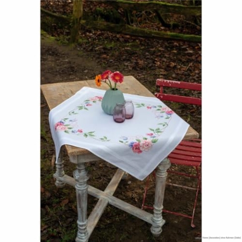 Vervaco Stickpackung Tischdecke Sticken Set Erwachsene Vorgedruckt Blumen & Schmetterlinge Stickdecken Vorgezeichnet Decke Sticken Stickpackung Plattstich 80 x 80 cm Kreatives Geschenk