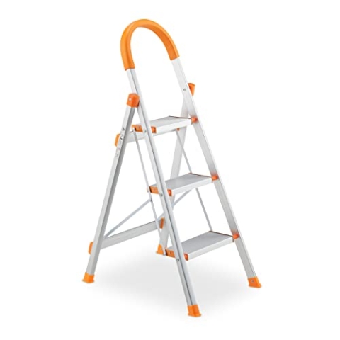 Relaxdays Trittleiter, 3 Stufen, klappbare Haushaltsleiter, Alu, bis 150 kg, Sicherheitsleiter mit Griff, Silber/orange