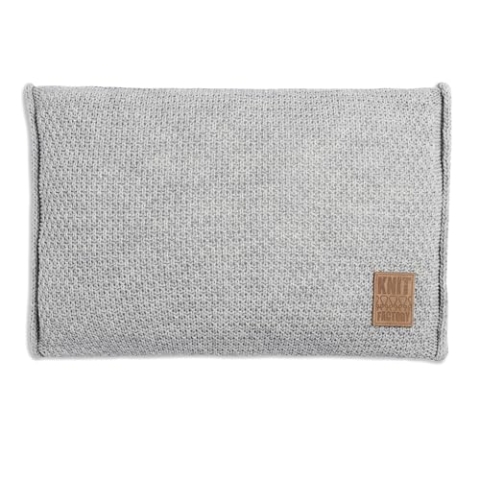 KNIT FACTORY - Jesse Zierkissen - Rechteckige Sofa Kissen - Grau - Gestrickter Dekokissen - Couchkissen - 60x40 cm - Kissenbezug mit Füllung und Bezug