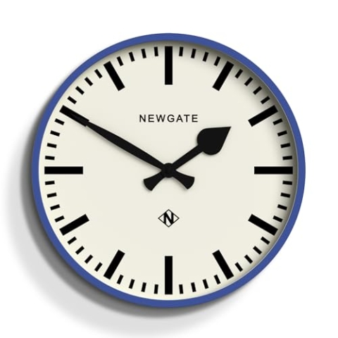 NEWGATE® Wanduhr mit der Zahl Drei Eisenbahn, runde Uhr, Küchenuhr, Uhren für Wohnzimmer, Bürouhr, modernes Gehäuse, Markierungszifferblatt, Bahnhofsuhr (blau), NUMTHR390BL
