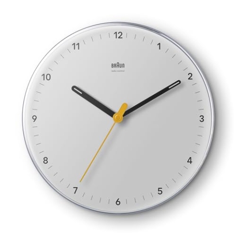 Braun Klassische Funk-Wanduhr mitteleuropäische Zeitzone (DCF/GMT+1) mit Schwenkwerk, leicht ablesbar, 23 cm Durchmesser in Weiß, Modell BC26W-DCF.