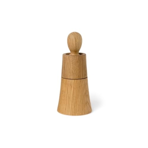 Spring Copenhagen Mini Mrs. Salt - Charmanter Salzstreuer | 7 x 7 x 16 cm | Küche & Esstisch | Holz (FSC-Eiche) | Designer-Kollektion | Design von mencke&vagnby | Ausgewählte Designgeschenke