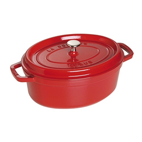 STAUB Gusseisen Bräter/Cocotte, Oval 27 cm, 3,2 L, Aromaregen Funktion für optimale Befeuchtung, Für alle Herdarten inkl. Induktion & Backofen, Kirschrot
