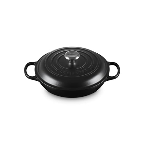 Le Creuset Signature Gusseisen Gourmet-Profitopf, Rund, 26 cm, 2,2 l, Für alle Herdarten inkl. Induktion geeignet, 4,205 kg, Schwarz matt, 21180260002430