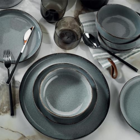 Asir Dinerset (24 Stuks). 100% PORSELEIN Serveerbord: 27 x 27 x 2,5 cm (6 stuks) Bord: 20 x 20 x 5 cm (6 stuks) Schaal: 15 x 15 x 4,5 cm (6 stuks) Dessertbord: 19 x 19 x 2,5 cm (6 stuks)