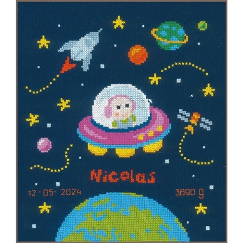 Vervaco Gezählter Kreuzstich Stickpackungen Stickset Baby Geburt Baby Astronaut Wanddekoration Handarbeit Set für Erwachsene Kreatives Handwerk ca. 23 x 26 cm Geburt Geschenk Hausdeko
