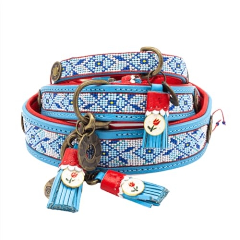 Dog with a Mission - Hundehalsband S | Dutchie, Blau und Rot mit Perlen | Boho und Hippie | Ideal für kleine Hunde | Handgemacht | Modisch und Bunt | Aus weichem Echtes Leder | 2 cm Breit