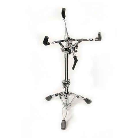 Fame SDS9003 Snare-Ständer, Doppelstrebig, Verchromt, Höhenverstellbar 40-57cm, Flexibles Kugelgelenk, Faltbares Design, Gummierte Haken