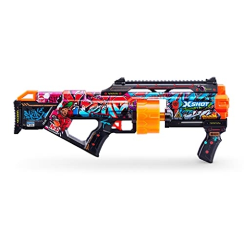X-Shot Skins Last Stand - Graffiti - Federdruck Dart-Blaster mit Trommelmagazin, 16 Darts & einzigartigem Aussehen