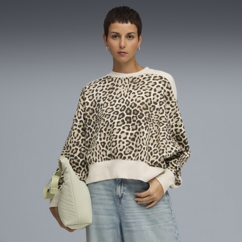 PUMA T7 Leo Luxe Oversized Sweatshirt Damen, Kleidung, Weiß, M