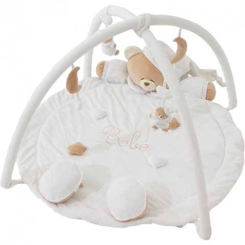 Fitnessstudio mit Tato Nanan Teppich